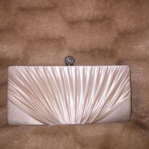 Champagne clutch